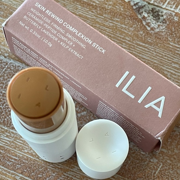 ILIA Skin Remind Blurring Stick - Picture 1 of 12